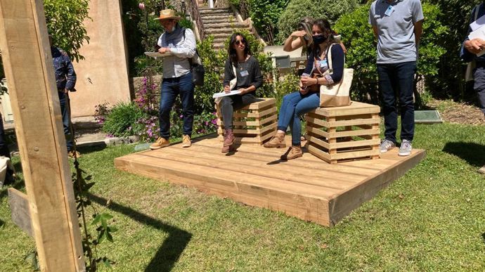 Participation du jury pro, dans le jardin « Un aperçu de paradis », créé par Johan Picorit et Ambroise Jeanvoine, à Grasse (06). Sur la photo : Frédéric Trifilio, Laura Boursel, Julie, Gwenaëlle Charrier, Boris Lesné. ©Laurent Gras